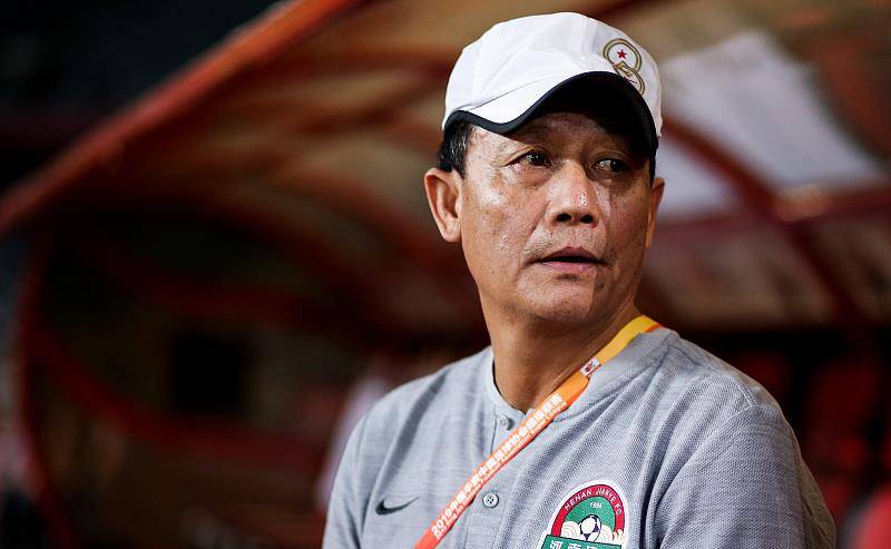 球队主帅离职，谁将接过教鞭？，势不可挡