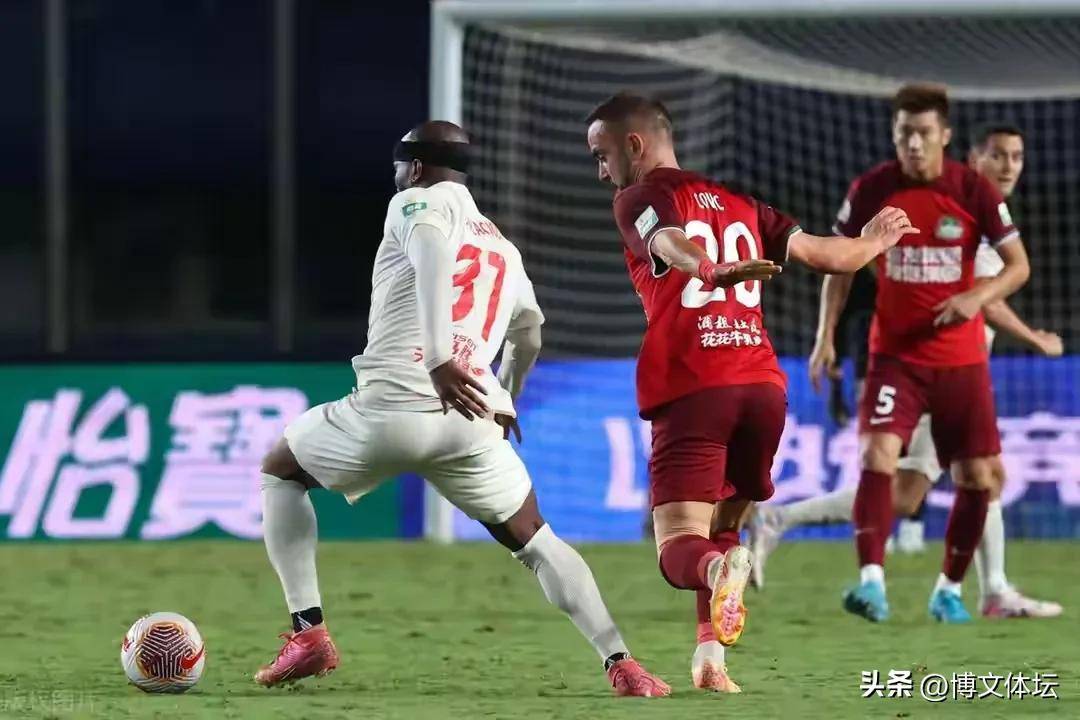 河南建业反客为主,主场击败对手夺得重要胜利,引发热议 河南建业反客为主,主场击败对手夺得重要胜利,引发热议