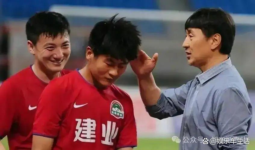 河南建业反客为主,主场击败对手夺得重要胜利,引发热议 河南建业反客为主,主场击败对手夺得重要胜利,引发热议