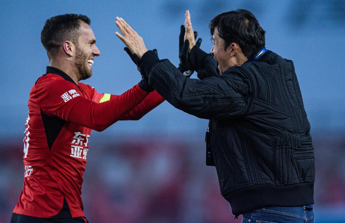 外援实力出众,引领球队胜利,势不可挡 外援实力出众,引领球队胜利,势不可挡