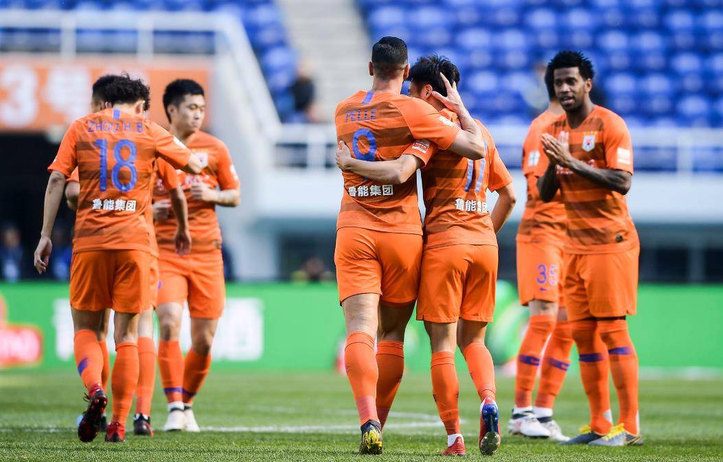 转会风波不断，球队引援谨慎选择大热门，势不可挡