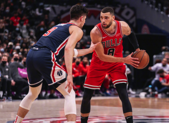 阳德斯连续进球,助球队前进,气势如虹 阳德斯连续进球,助球队前进,气势如虹