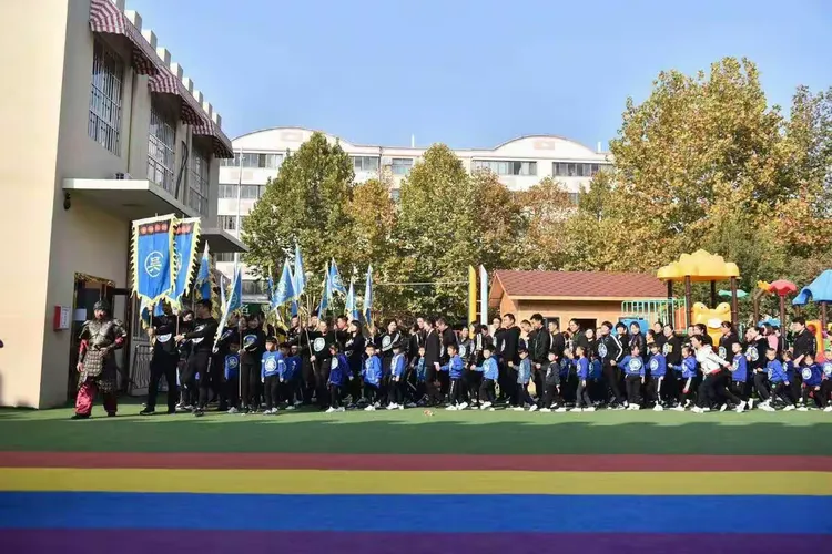 足球赛事中男子团队获得冠军头衔，实力不凡！，振奋人心的简单介绍