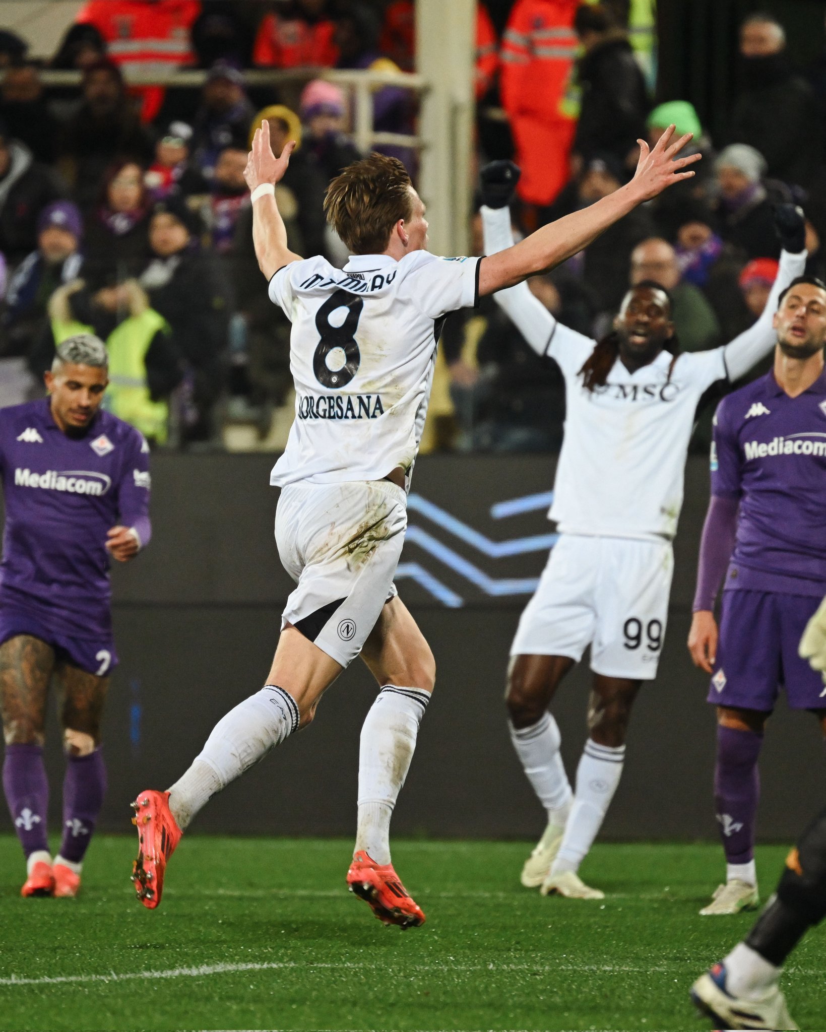 开云APP-关于那不勒斯凭借进球差，晋级下一轮，士气大振的信息