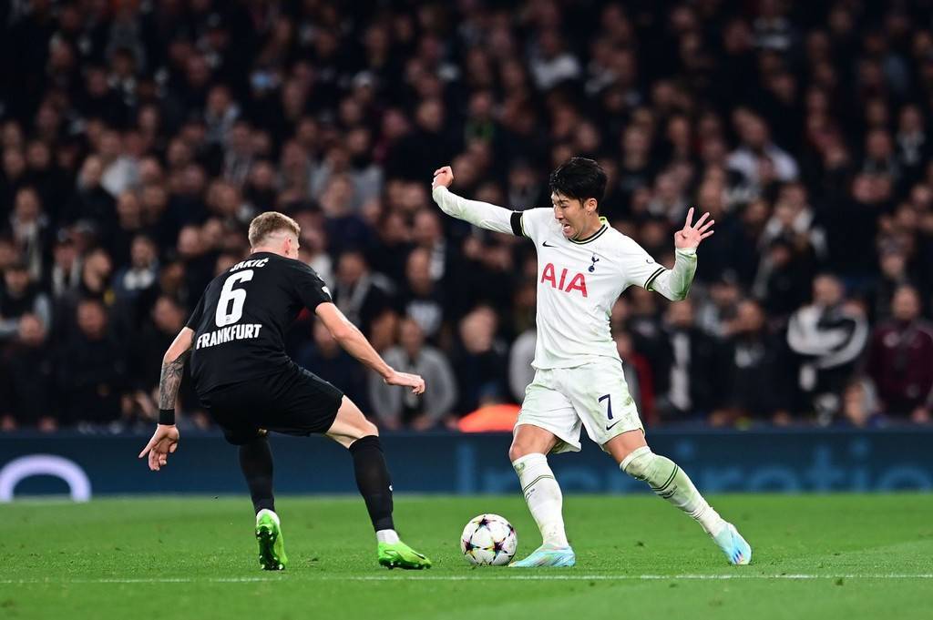 法兰克福在客场比赛中赢得关键胜利，士气大振的简单介绍