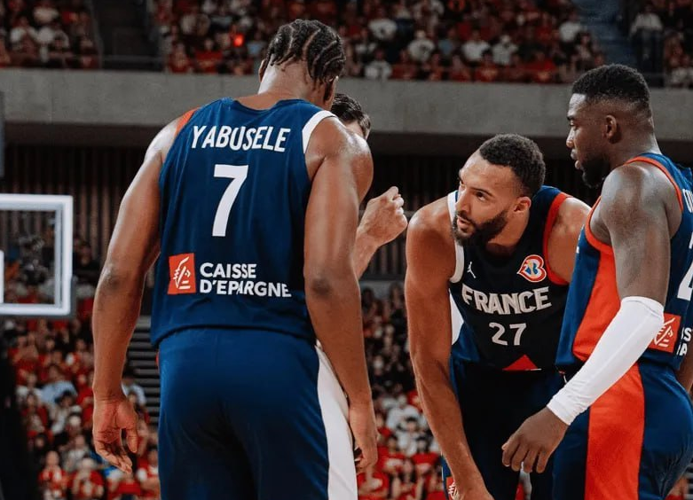 法国队轻取英格兰队，波尔刷新纪录