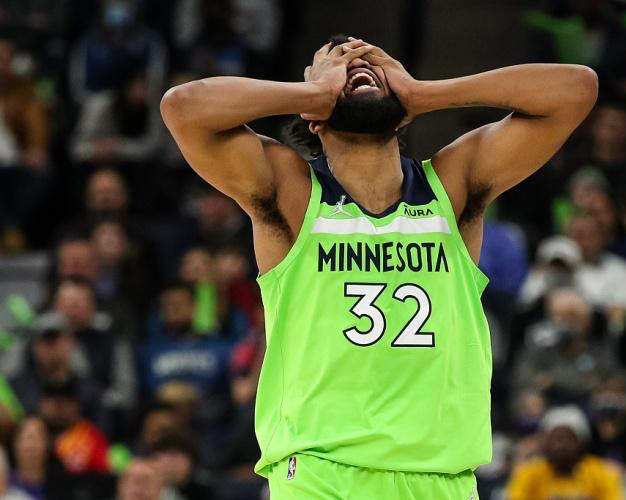 天津队完胜勇士，福克斯关键制胜