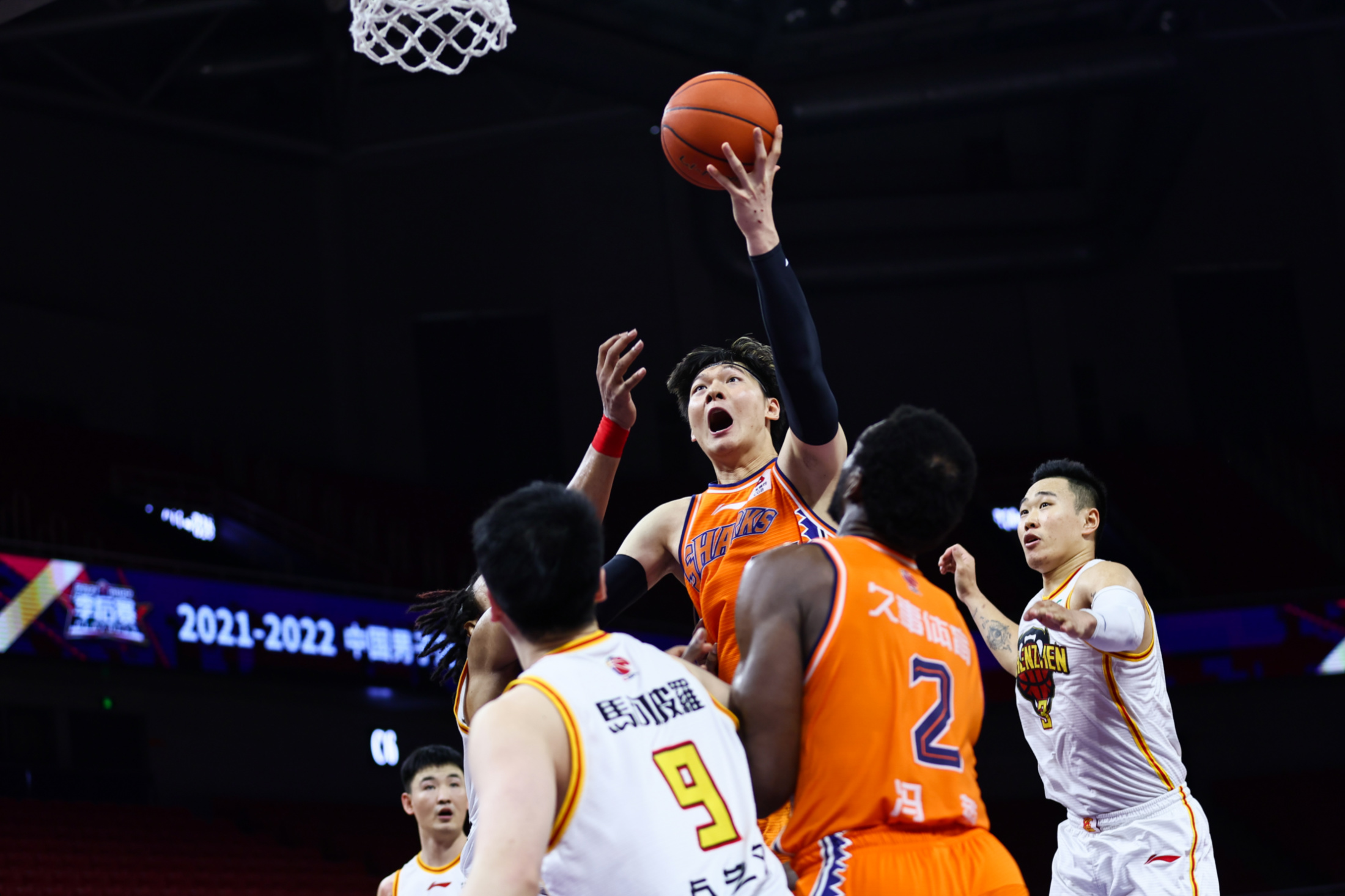 76人逆转雄鹿，王哲林状态火热