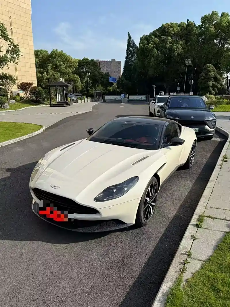 开云APP-阿斯顿马丁绝杀红牛二队,汉密尔顿统治全场